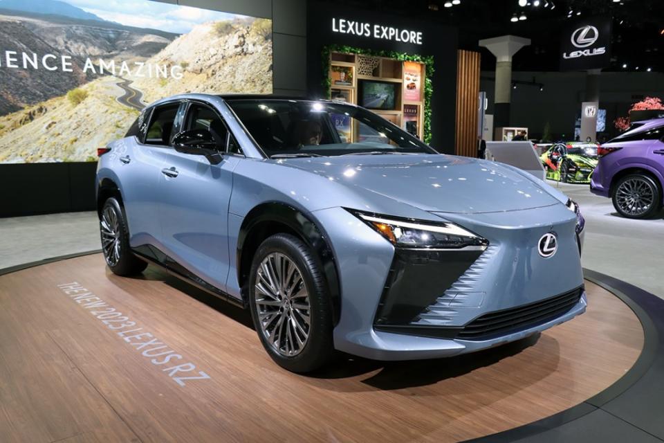 2022-lexus-rz450e