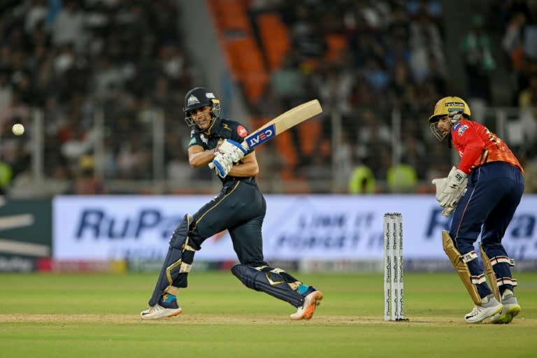 Shubman Gill (L) made an unbeaten 89 for Gujarat but still ended up on the losing side against Punjab in the IPL (INDRANIL MUKHERJEE)