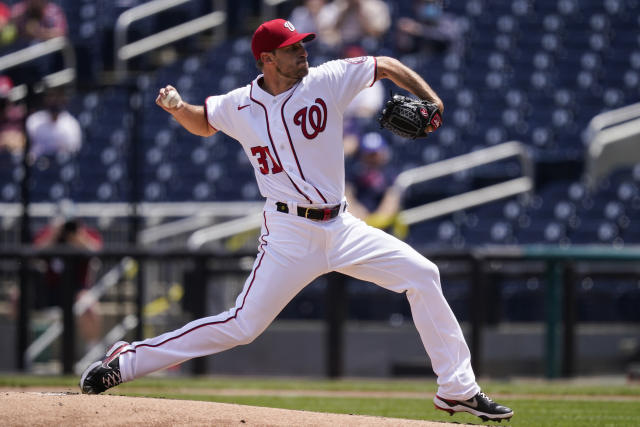 Nationals' Max Scherzer tosses complete game before wife gives birth