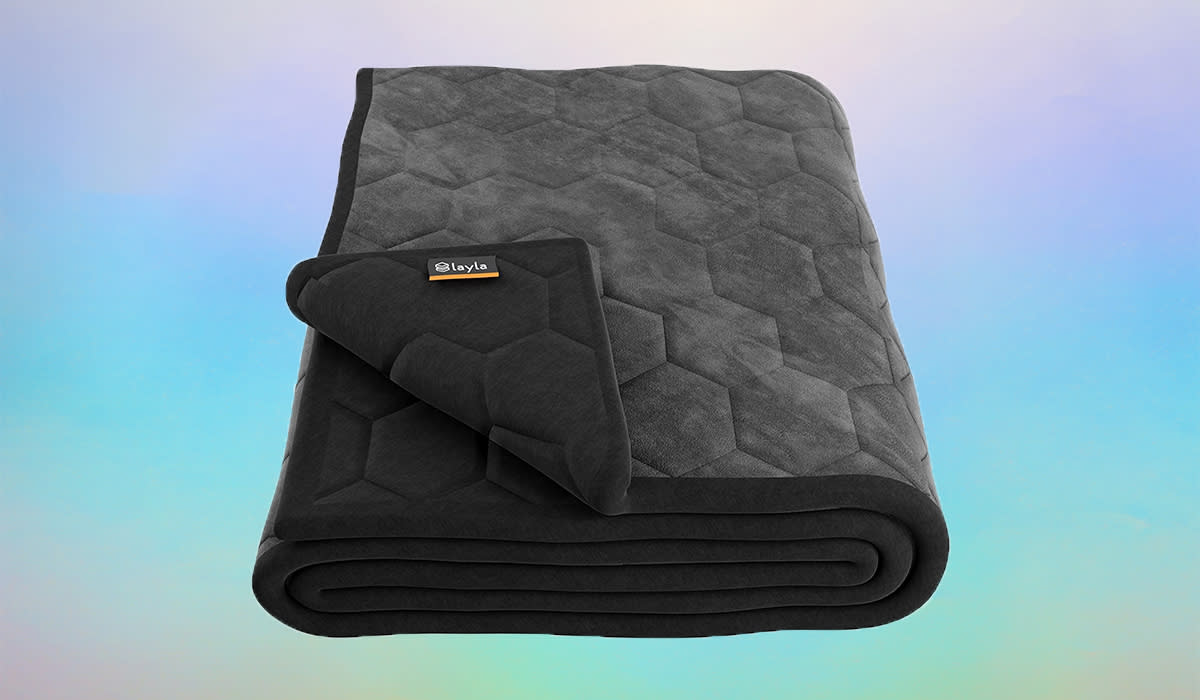 Snuggle up under this blanket. (Photo: Amazon)