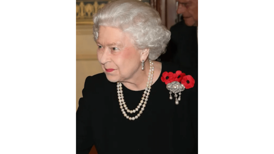 The late Queen last wore the Bahrain Diamond and Pearl earrings in 2015