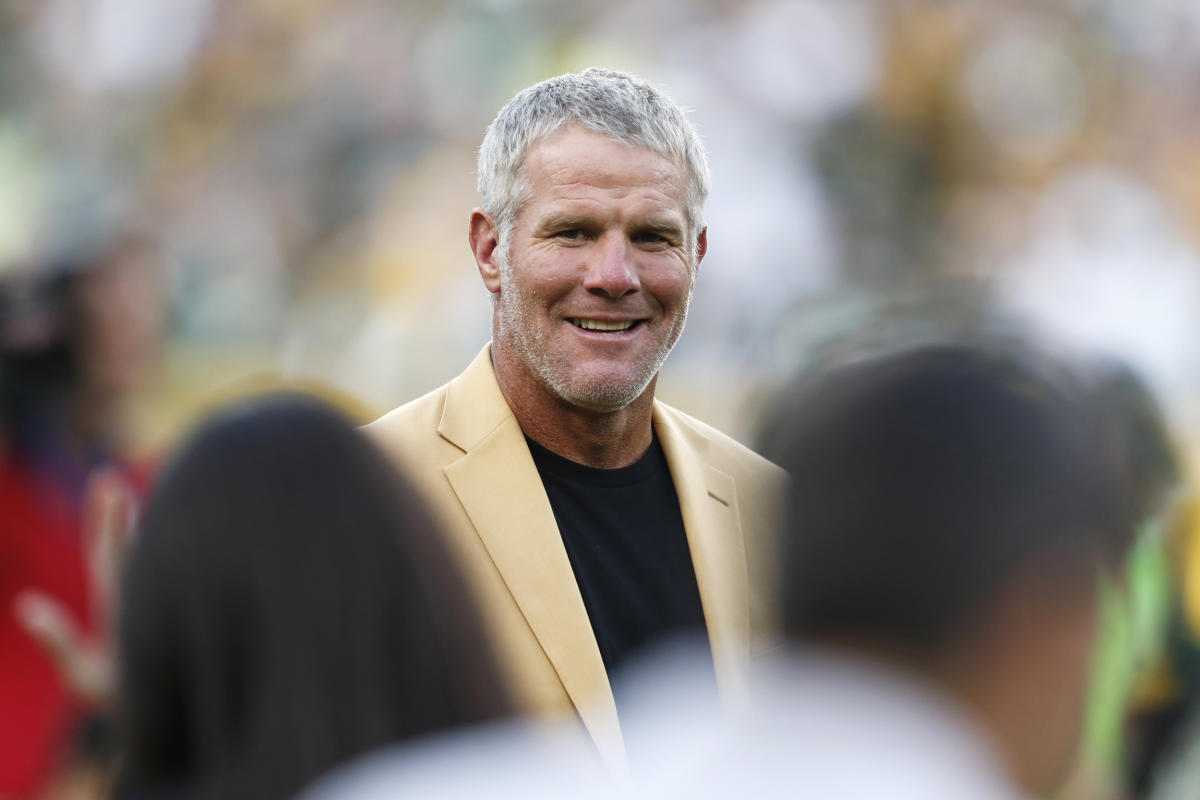 Brett Favre PSA urges no tackle football for kids under 14