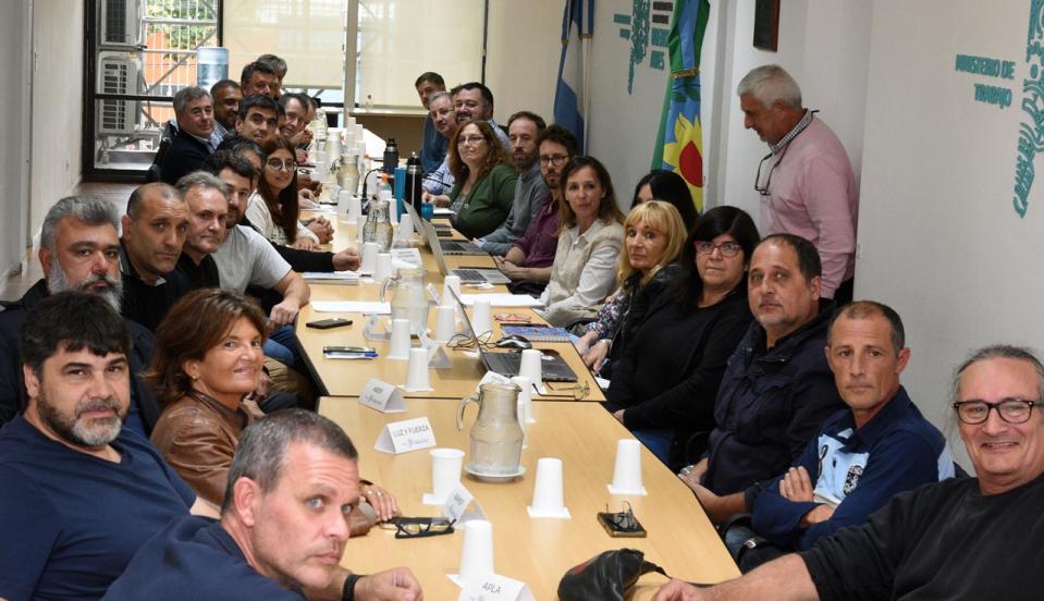 El gobierno bonaerense otorgó un aumento de casi el 10% a trabajadores estatales.