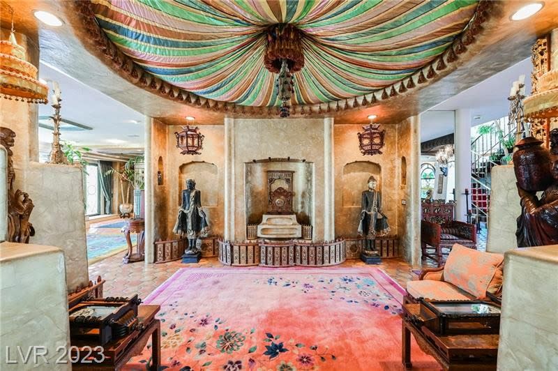 Siegfried & Roy’s Jungle Palace home in Las Vegas for sale, listed at $3 million. (Photo: Ron Miller – Zipp3D)
