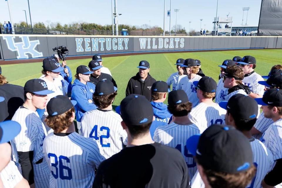 UK coach Nick Mingione, center, met with his team before Tuesday’s home opener at Kentucky Proud Park. After the 9-5 win over Morehead State, the Wildcats are 4-0.