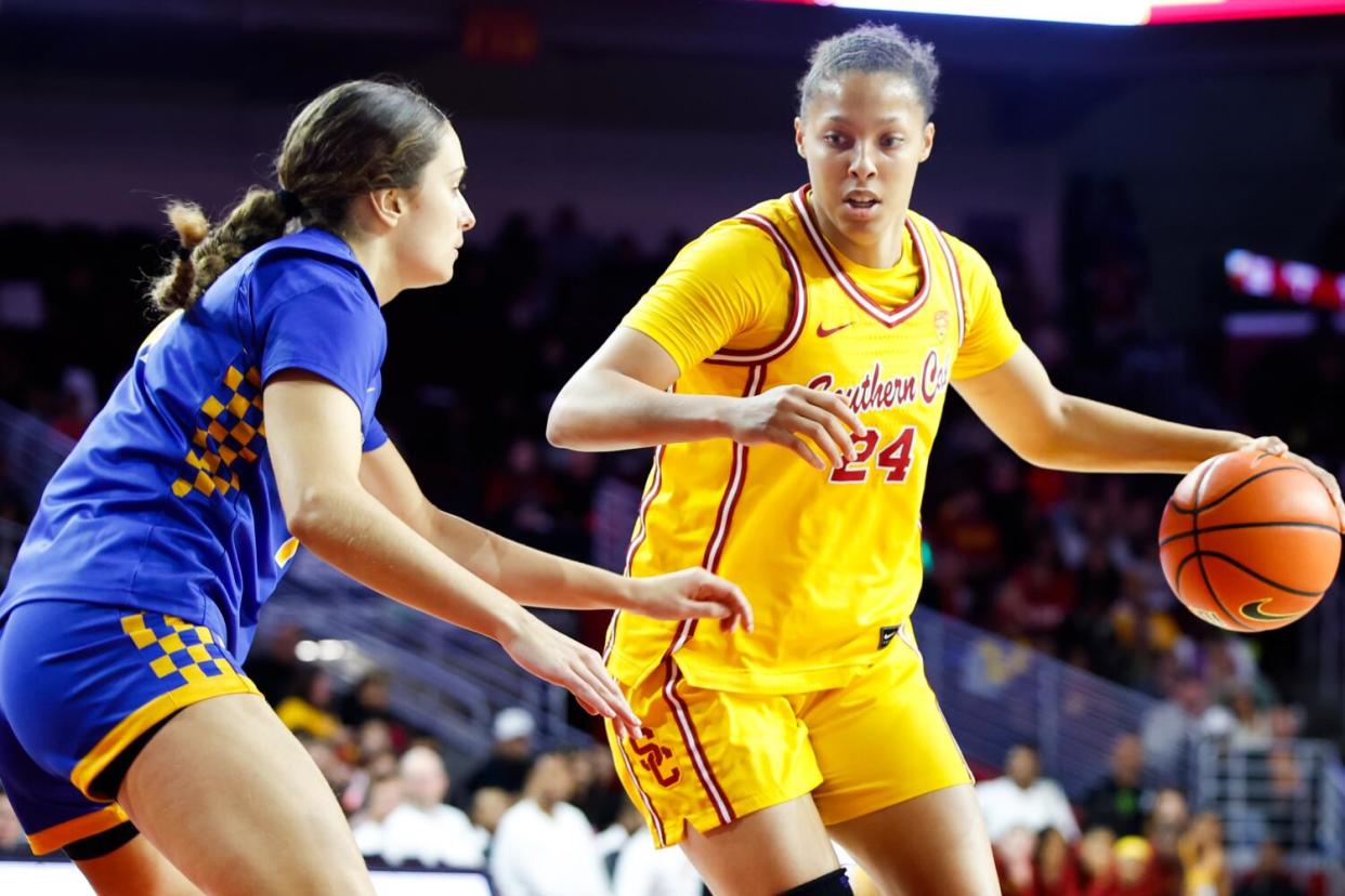 USC forward Kaitlyn Davis controls the ball against UC Riverside on Sunday.