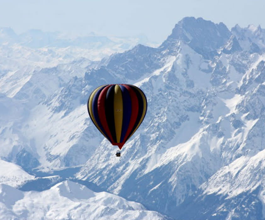 Seriously?! A hot-air balloon ride over Mt. Everest will cost you $2.6 million