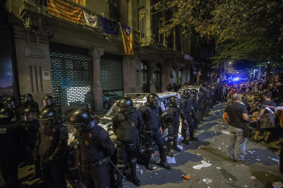 FOTOS – El independentismo se levanta en las calles de Barcelona contra las detenciones en Cataluña