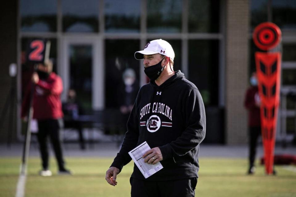 South Carolina QBs coach and offensive coordinator Marcus Satterfield during a spring practice.