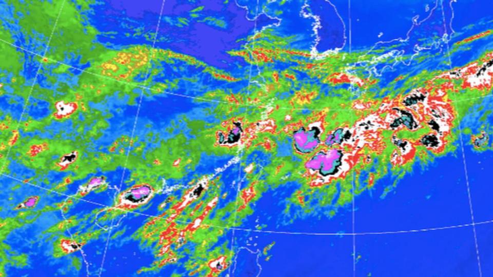 消消長長的對流雲團緩慢向台灣海峽、華南沿海移動。（圖／氣象署）