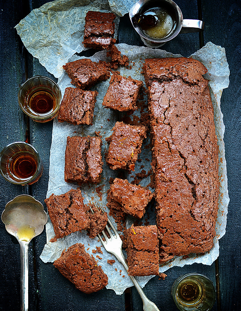 <p>Le gâteau au chocolat sans œuf, la nouvelle lubie pâtissière qui a tout bon. La technique consiste à diluer 1 c. à soupe de fécule de pomme de terre, de Maïzena ou de tapioca dans 2 c. à soupe d’eau pour faire un substitut d’œuf efficace dans sa pâte à gâteau au chocolat.</p><br>