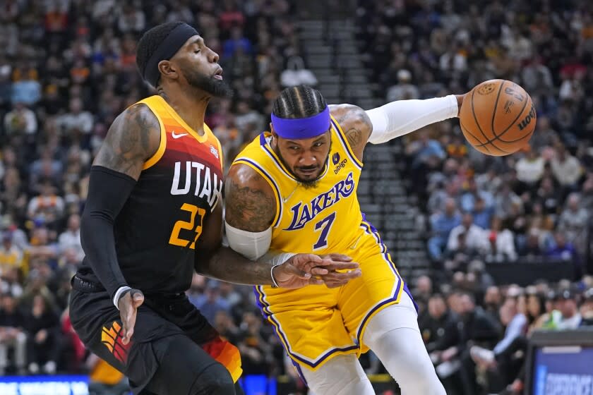 Los Angeles Lakers forward Carmelo Anthony (7) drives.