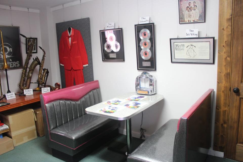 The 1950s room in the Performing Arts Legend Museum in Ambridge.