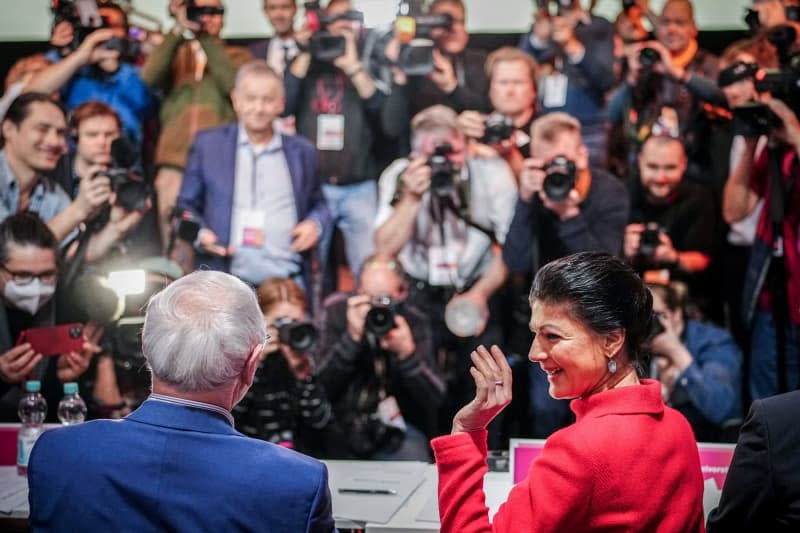 Sahra Wagenknecht and Oskar Lafontaine (L) take part in the founding conference of the new Wagenknecht party, the "Sahra Wagenknecht Alliance - for Reason and Justice". The party was officially founded at the beginning of January with around 450 members. Kay Nietfeld/dpa