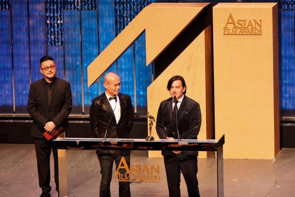 利（右一）的作品涵蓋商業與藝術片，也參與不少跨國製作，包括新加坡導演巫俊鋒執導的《徒刑》，該片讓他三度獲亞洲電影大獎最佳剪輯。
