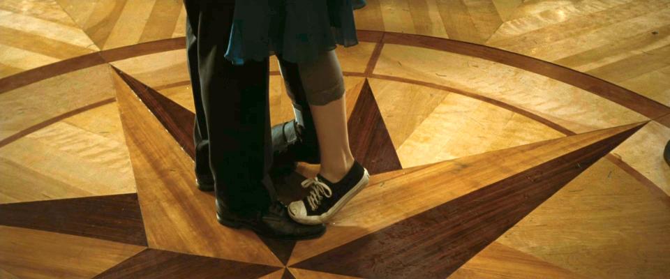 Edward Cullen wearing black dress shoes and Bella Swan wearing a Converse sneaker in "Twilight."