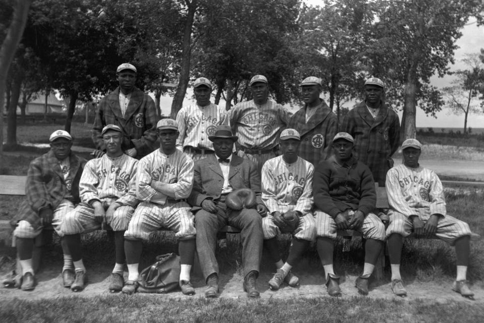 <span class="caption">Members of the Chicago American Giants pose for a team portrait in 1914. Rube Foster is seated in the center of the first row wearing a suit.</span> <span class="attribution"><a class="link " href="https://www.gettyimages.com/detail/news-photo/members-of-the-chicago-american-giants-pose-for-a-team-news-photo/56766731?adppopup=true" rel="nofollow noopener" target="_blank" data-ylk="slk:Diamond Images/Getty Images;elm:context_link;itc:0;sec:content-canvas">Diamond Images/Getty Images</a></span>