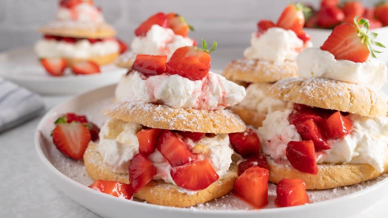 garnished strawberry shortcakes