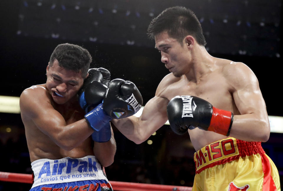 Srisaket Sor Rungvisai (R) hits Roman Gonzalez during their WBC super flyweight championship boxing match Saturday, Sept. 9, 2017, in Carson, Calif. (AP Photo)