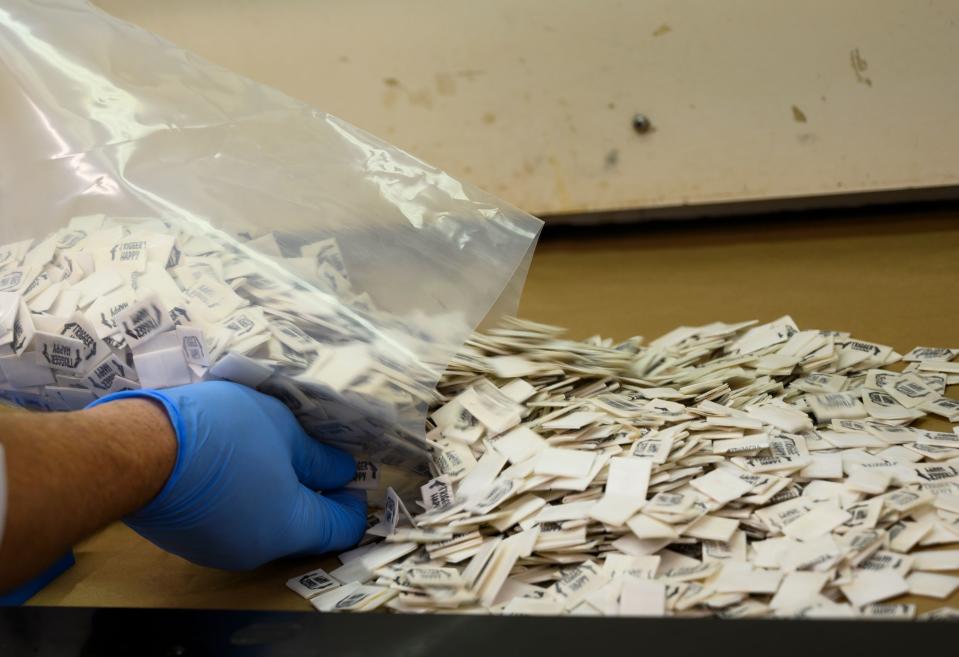 A Drug Enforcement Administration (DEA) chemist pours 2,500 packs of confirmed fentanyl onto a counter for testing at the DEA Northeast Regional Laboratory on October 8, 2019 in New York - According to US government data, about 32,000 Americans died from opioid overdoses in 2018. That accounts for 46 percent of all fatal overdoses. Fentanyl, a powerful painkiller approved by the US Food and Drug Administration for a range of conditions, has been central to the American opioid crisis which began in the late 1990s. (Photo by Don EMMERT / AFP) (Photo by DON EMMERT/AFP via Getty Images)