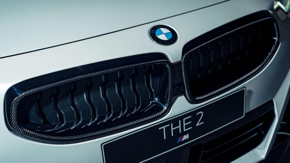 碳纖維水箱護罩邊框為M240i xDrive Track Edition標準配備。(圖片來源/ BMW)