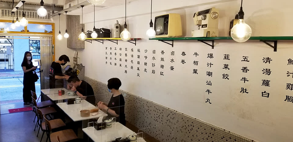 銅鑼灣美食│公屋樓梯口設計打卡車仔麵店！最平$42/三餸麵
