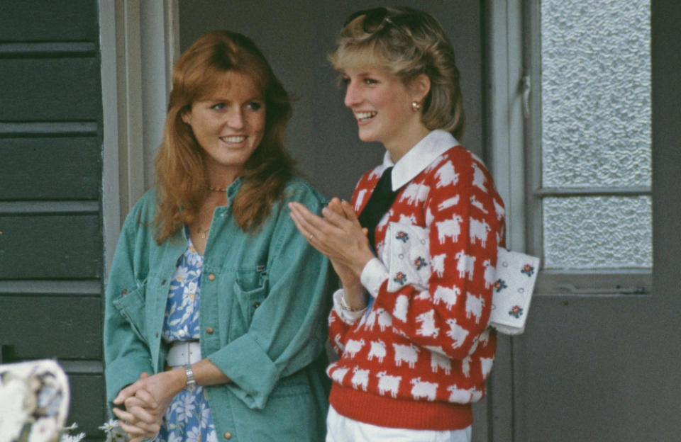 Prinzessin Diana in dem ikonischen Pullover mit Sarah Ferguson credit:Bang Showbiz