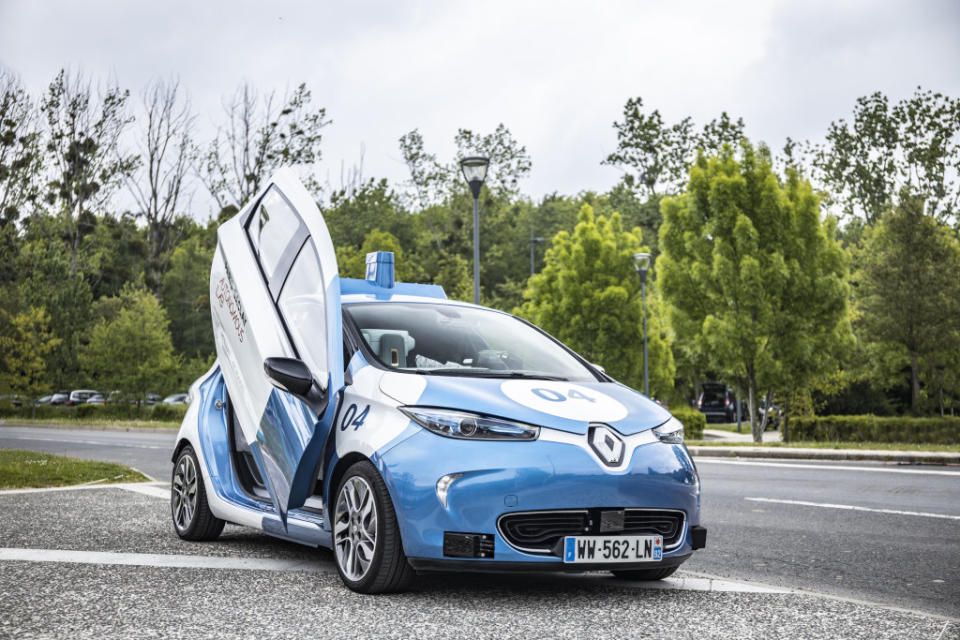 RENAULT在法國啟動自動駕駛計畫，鍘刀式Zoe Cab用來吸引學生