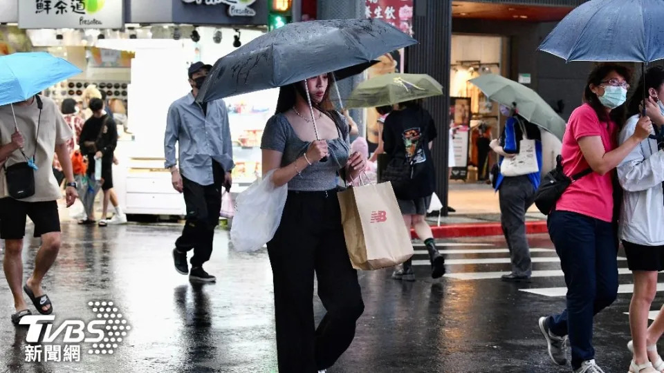 &#x006885;&#x0096e8;&#x008972;&#x0053f0;&#x00ff0c;&#x005916;&#x0051fa;&#x008a18;&#x005f97;&#x005e36;&#x005098;&#x003002;&#x00ff08;&#x005716;&#x00ff0f;&#x0080e1;&#x00745e;&#x009e92;&#x00651d;&#x00ff09;