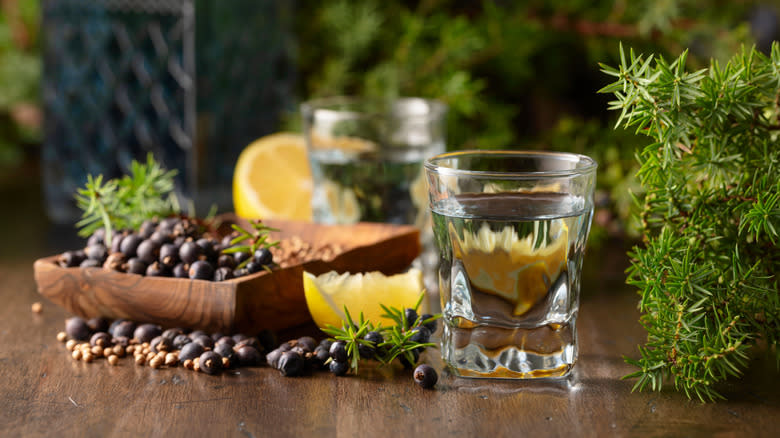 gin and juniper berries in wooden dish