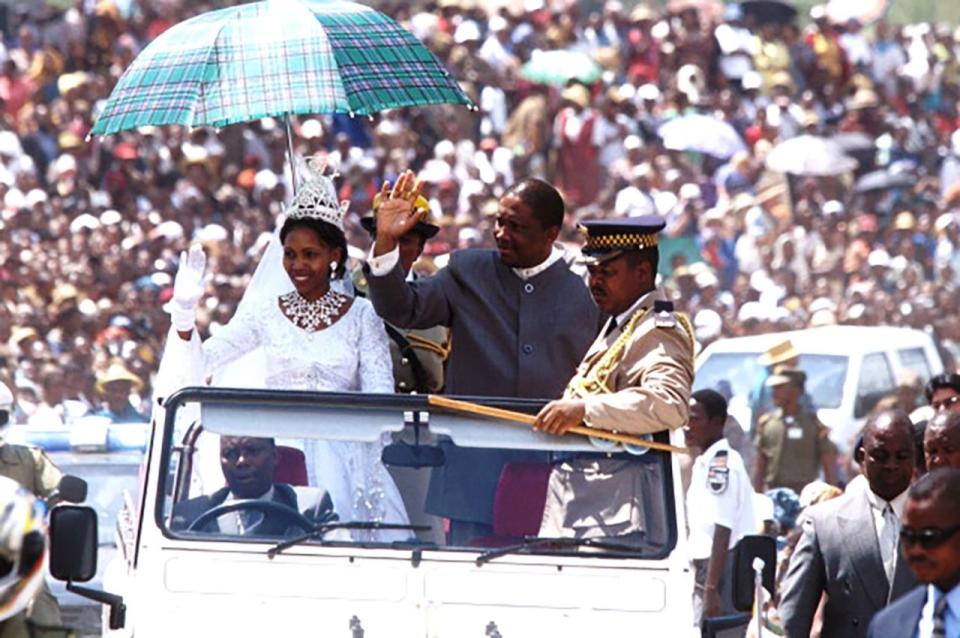 2000: King Letsie III of Lesotho and Queen 'Masenate Mohato Seeiso (born Anna Karabo Motšoeneng)