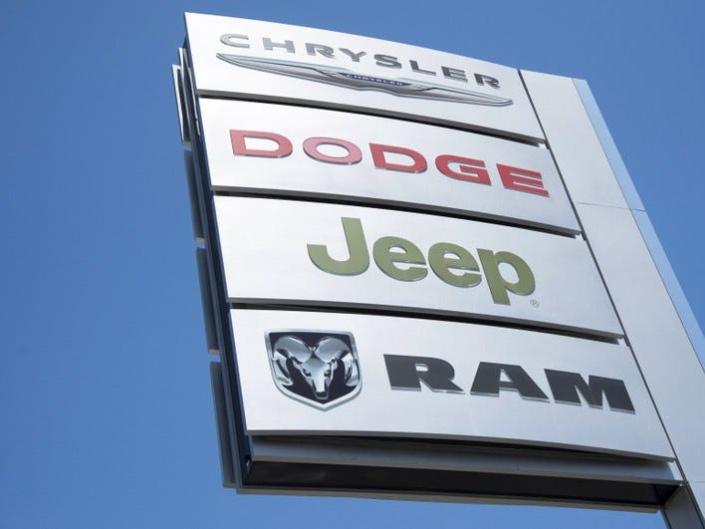 FILE PHOTO: An auto dealership selling the Jeep Grand Cherokee and other Chrysler vehicles is seen in Los Angeles, California, U.S., July 24, 2015.   REUTERS/Phil McCarten/File Photo