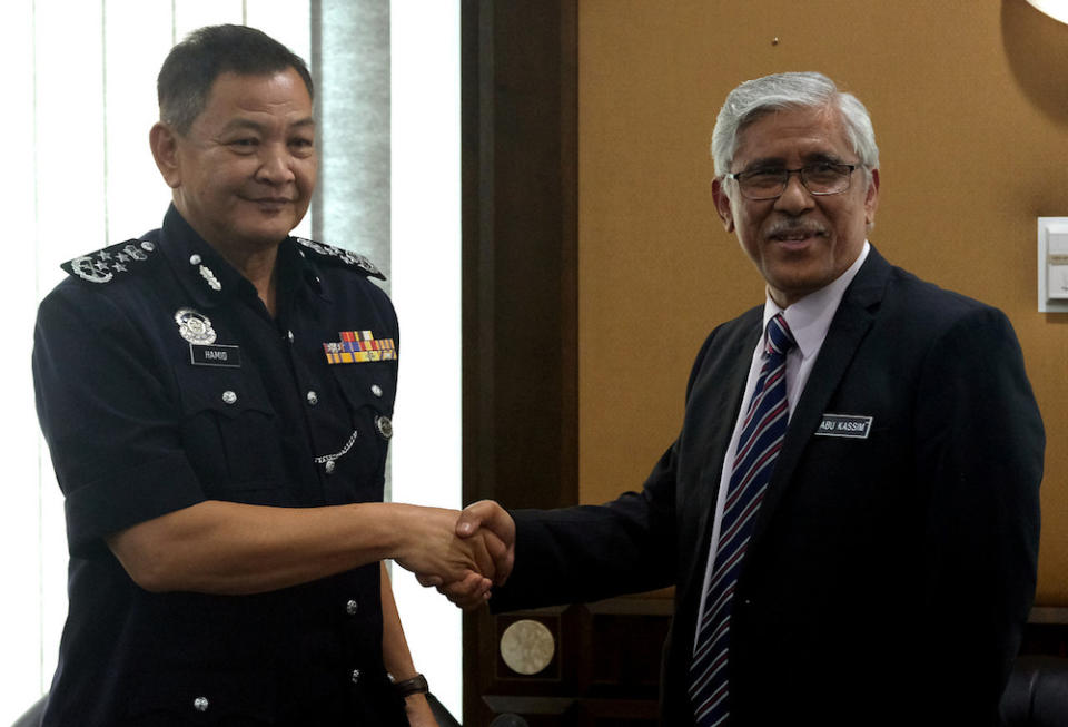 Datuk Seri Abdul Hamid Bador and Tan Sri Abu Kassim Mohamed shake hands after a meeting in Putrajaya May 10, 2019. — Bernama pic