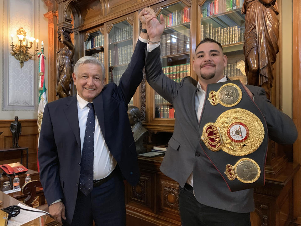  CIUDAD DE MÉXICO, 11JUNIO2019.- Andrés Manuel López Obrador, Presidente de México, se reunión el campeón mundial de pesos pesados Andy Ruiz Jr, en Palacio Nacional. FOTO: PRESIDENCIA /CUARTOSCURO.COM