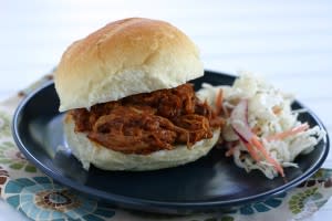 Slow Cooker Pulled Pork Sandwiches