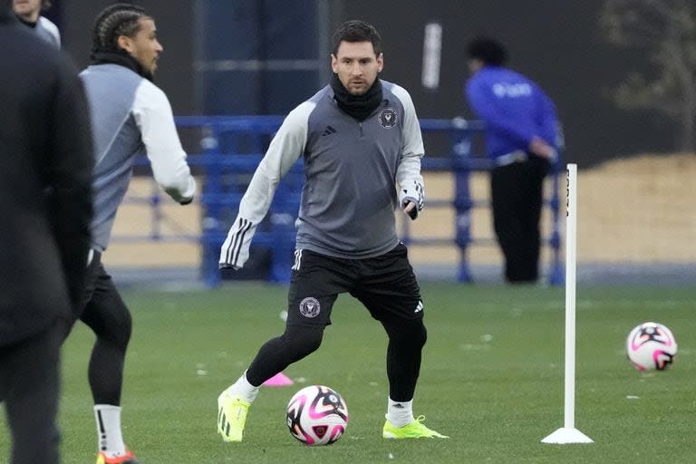 Lionel Messi se entrenó a la par de sus compañeros de cara al amistoso ante Vissel Kobe