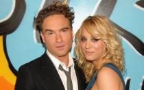 Penny und Leonard sind nach wie vor das schönste "The Big Bang Theory"-Paar. Dass Kaley Cuoco und Johnny Galecki auch im echten Leben zusammen waren, wurde erst bekannt, als die beiden sich im Jahre 2010 trennten. Doch Freunde sind Cuoco und Galecki anscheinend immer noch. (Bild: Theo Wargo/WireImage)