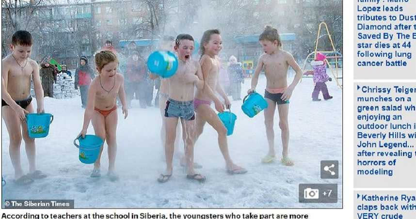 西伯利亞幼稚園學生在冰天雪地中脫到剩內褲，頭澆冰水訓練體魄。（圖／翻攝自Dailymail）