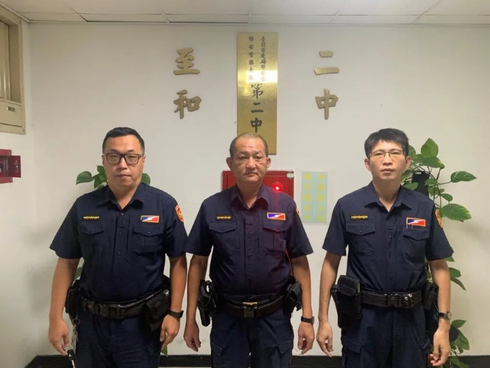 臺北市保安警察大隊第二中隊警員陳建文、小隊長莊正宏、警員黃國瑞(由左至右)。（台北市警局保安警察大隊提供）