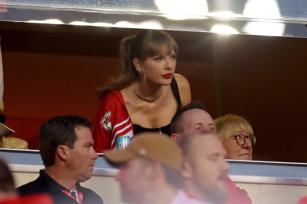 Taylor Swift's Music Not Played During Travis Kelce's Game: Here's Why –  Billboard