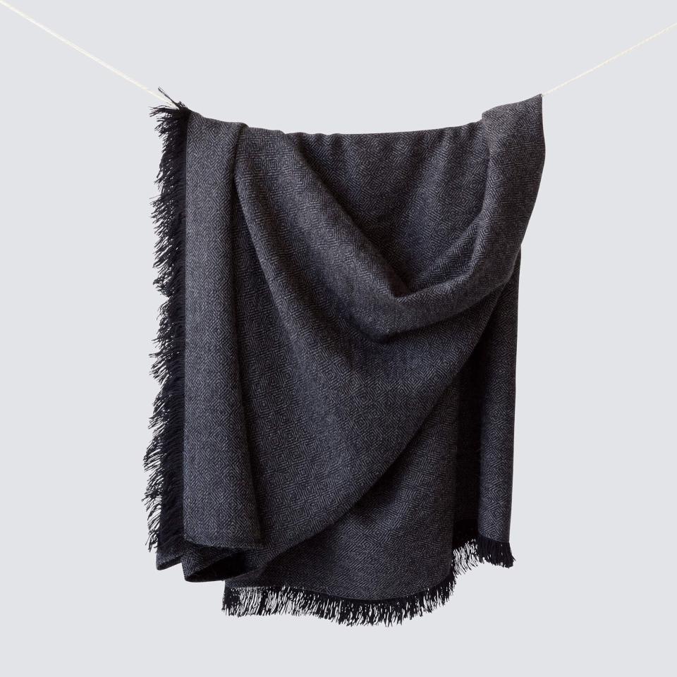 La Calle Alpaca Throw