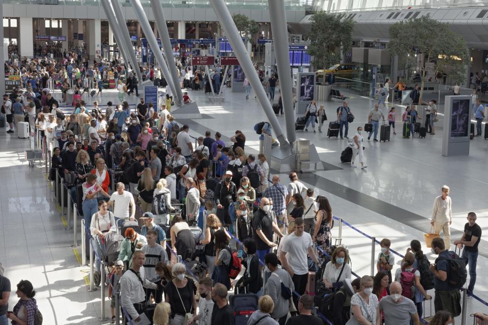 So voll war der Flughafen Düsseldorf am 5. Juli 2022. - Copyright: picture alliance / imageBROKER | Karl F. Schöfmann