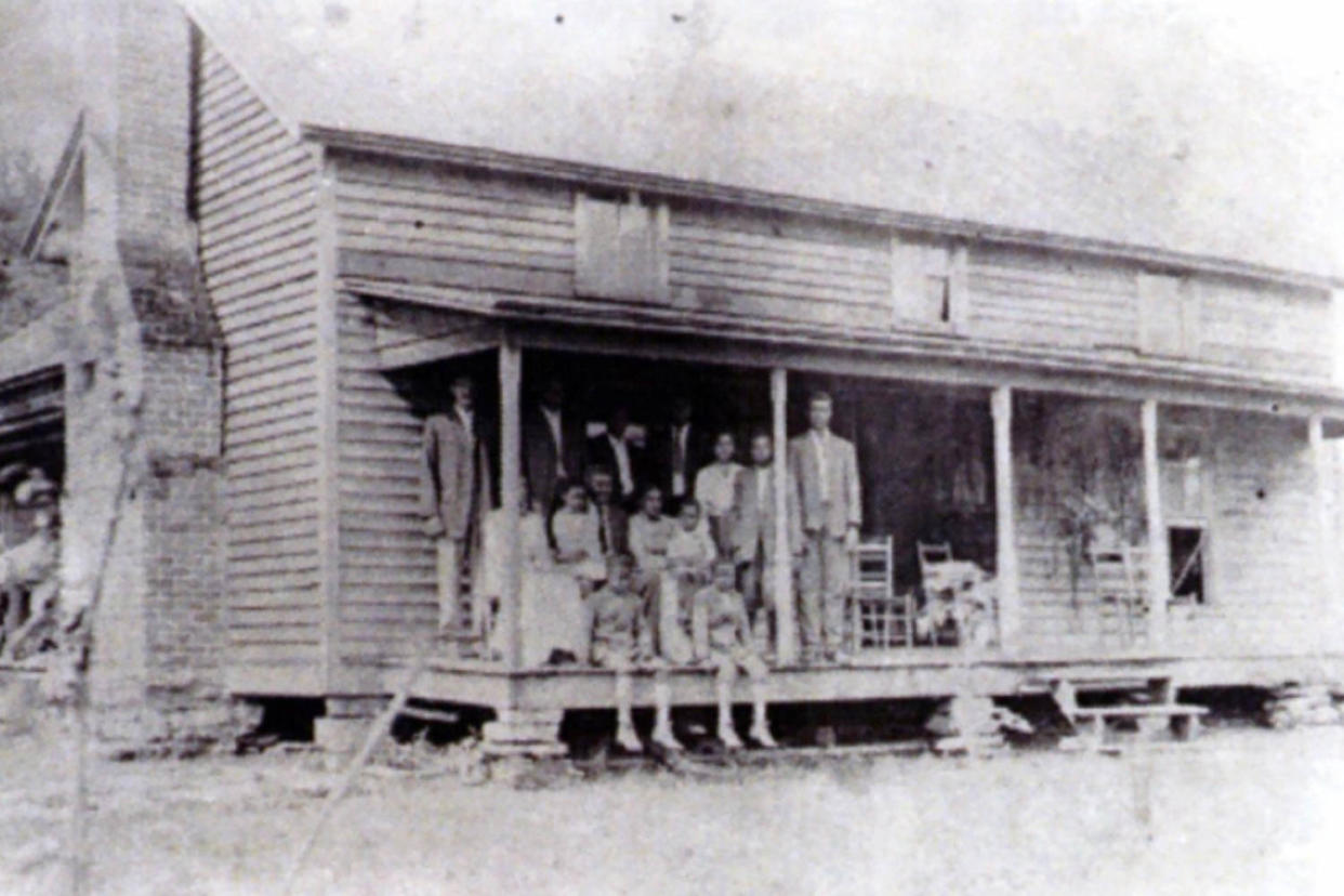 The Craig family poses in a family photograph in 1908. (Courtesy Craig Family via Reuters)