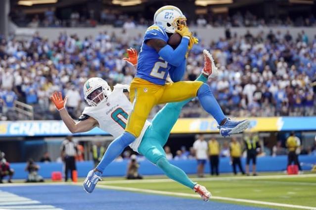 Los Angeles Chargers running back Justin Jackson (22) runs the ball against  the Detroit Lions in