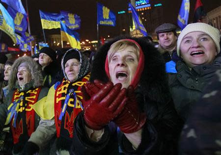 Pro-European integration protesters attend a rally at Independence Square in Kiev January 16, 2014. REUTERS/Gleb Garanich