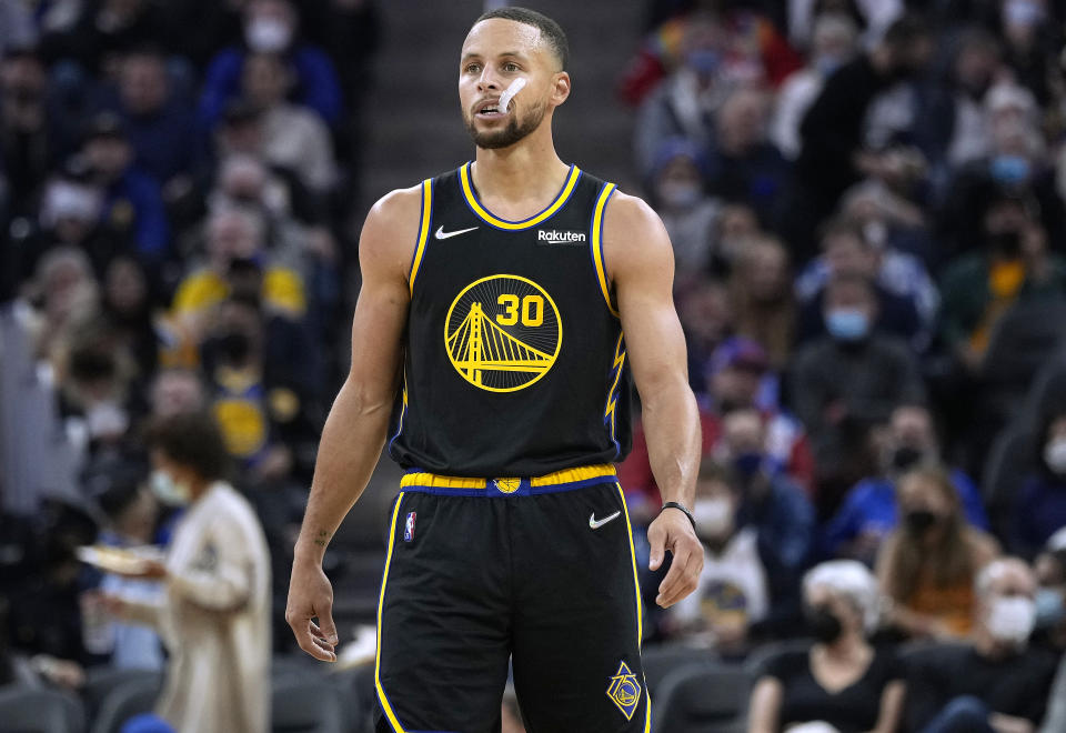 Stephen Curry本季順利超越名將Ray Allen登基NBA歷史三分球王寶座。(Photo by Thearon W. Henderson/Getty Images)