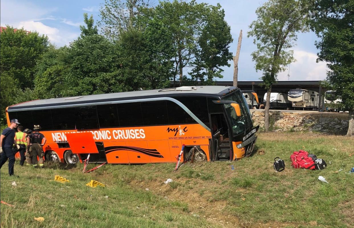 A chartered bus taking a New Jersey family to a reunion in Tuscaloosa went off Interstate 59 Friday afternoon, injuring 11 family members. None of the injuries were thought to be serious.