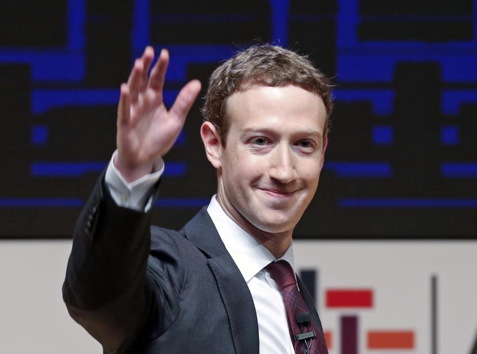 <p>Otra progresión marcada es la del presidente y fundador de Facebook, Mark Zuckerberg, que con apenas 32 años está a la cabeza de un patrimonio de 56.000 millones de dólares, lo cual lo sitúa en quinto lugar de la clasificación. Foto de AP </p>