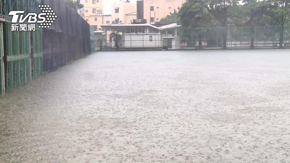 明（5）日受颱風及其外圍環流影響。（圖／TVBS資料畫面）