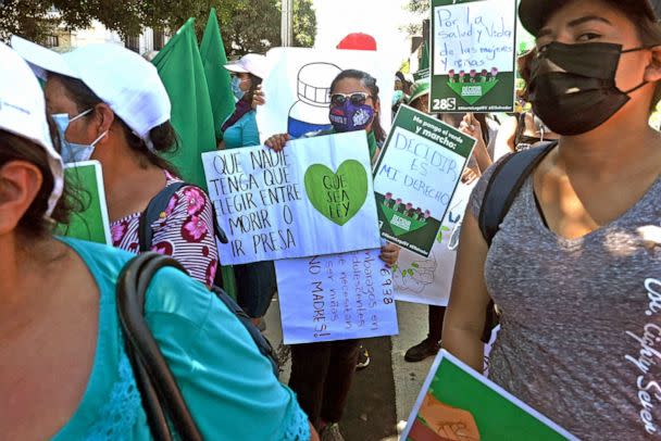 PHOTO: Abortion rights demonstrators hold placards, on saying 'Que nadie tenga que elegir entre morir o ir presa; Que sea ley' ('No one should have to chose between dying or going to jail; Make it law') in San Salvador, El Salvador, on Sept. 28, 2021. (Marvin Recinos/AFP via Getty Images, FILE)